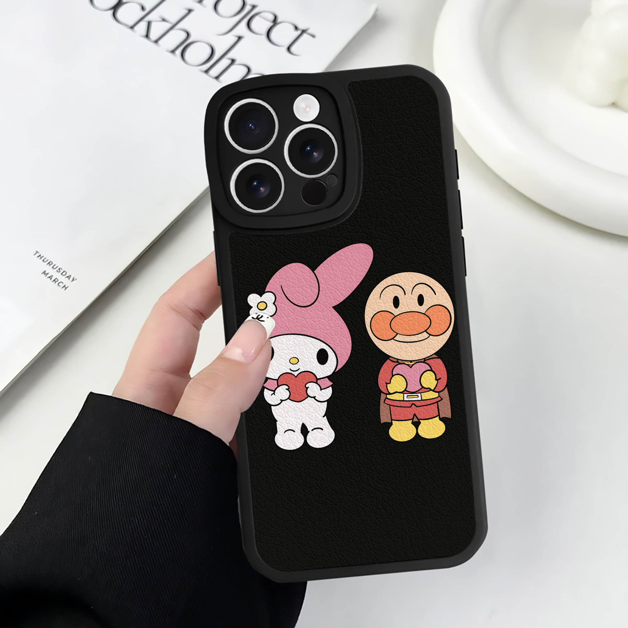 （画像用） アンパンマン Anpanman 【iPhone 16シリーズ対応】シリコンスマホケース（レザー調） 材質：シリコン
